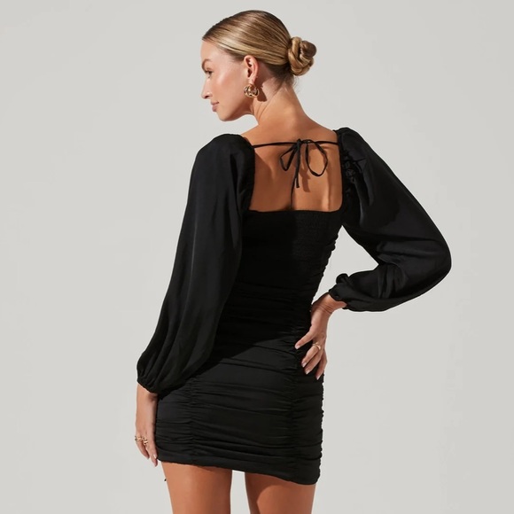 New ASTR Flowered long sleeve Mini Dress - Picture 3 of 8